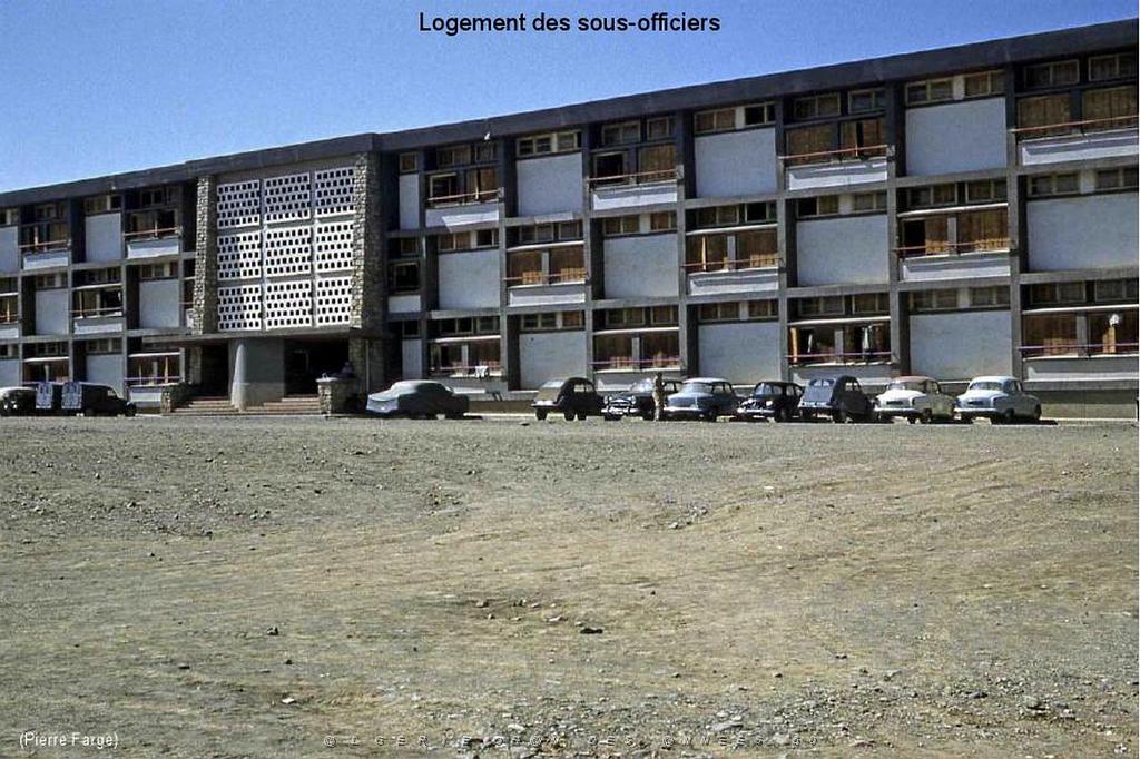 120 - AERODROMES ET BASES 1945-1962-1-BOUFFARIK BA 142) (23).jpg